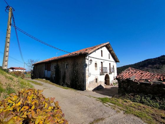 Foto 1 de Casa rural en venda a Ibarrangelu de 5 habitacions i 384 m²