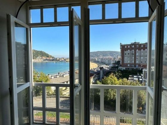 Foto 1 de Piso en venta en Centro - San Sebastián-Donostia de 3 habitaciones con calefacción y ascensor