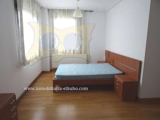 Foto 2 de Piso en venta en Villamayor de 3 habitaciones con garaje y muebles