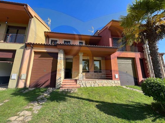 Foto 1 de Casa adossada en venda a San Miguel de Valero de 3 habitacions amb terrassa i piscina
