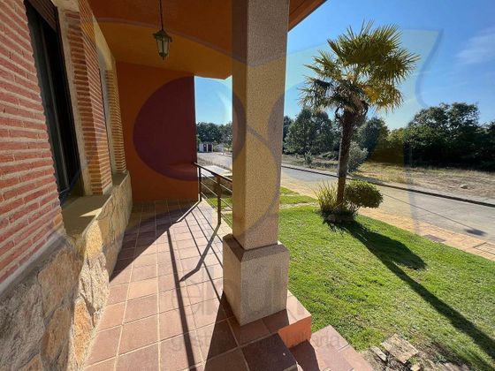 Foto 2 de Casa adossada en venda a San Miguel de Valero de 3 habitacions amb terrassa i piscina