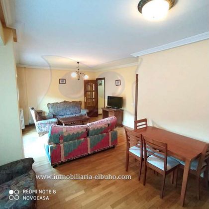 Foto 2 de Piso en alquiler en Salesas - Labradores de 2 habitaciones con muebles y balcón