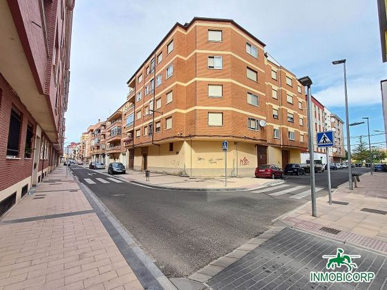 Foto 1 de Pis en venda a calle Moratin de 3 habitacions amb balcó i calefacció