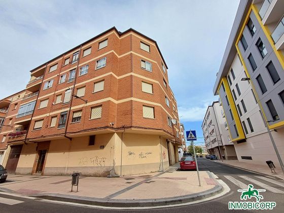 Foto 2 de Venta de piso en calle Moratin de 3 habitaciones con balcón y calefacción