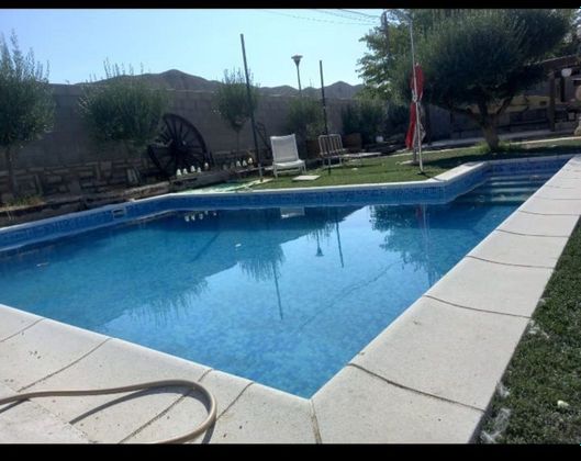Foto 2 de Xalet en venda a avenida De Aragón de 2 habitacions amb terrassa i piscina