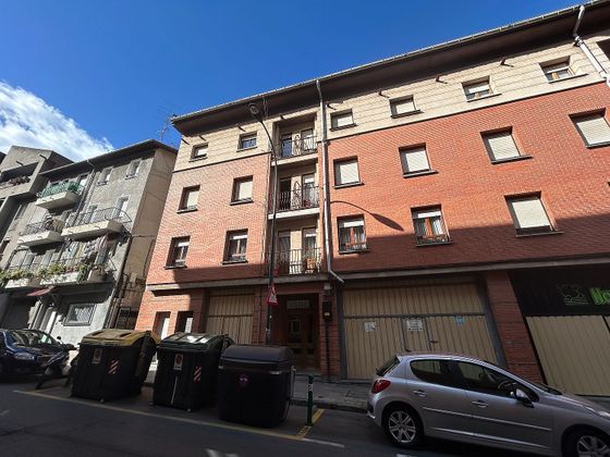 Foto 2 de Venta de piso en Iturrigorri-Peñascal de 2 habitaciones con balcón y calefacción