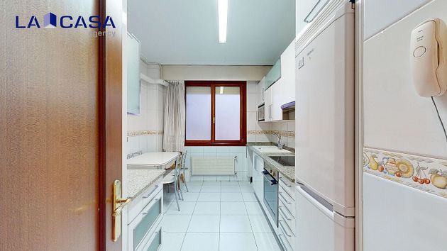 Foto 2 de Piso en venta en San Pedro de Deusto-La Ribera de 3 habitaciones con garaje y balcón