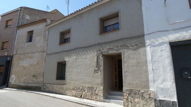 Foto 1 de Casa rural en venda a Fuentes de Ebro de 8 habitacions amb terrassa