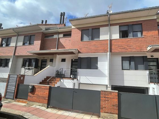 Foto 2 de Casa adossada en venda a calle El Soto de 4 habitacions amb terrassa i garatge