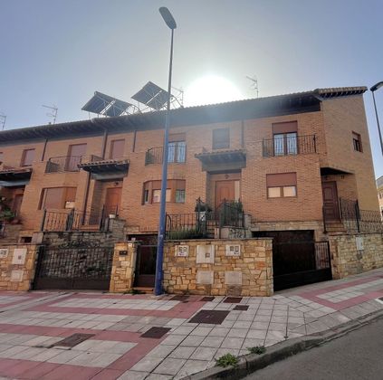 Foto 1 de Casa en venda a Trobajo del Camino de 5 habitacions amb terrassa i garatge