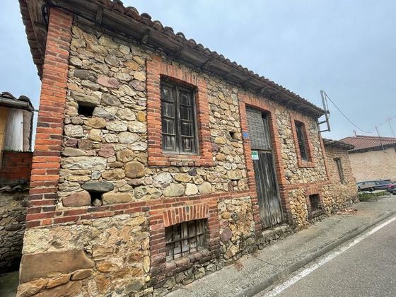 Foto 1 de Casa en venda a Santa Colomba de Curueño de 9 habitacions amb jardí