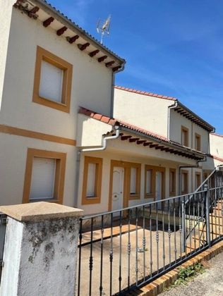 Foto 1 de Venta de casa adosada en Arenas de San Pedro de 3 habitaciones con terraza y jardín