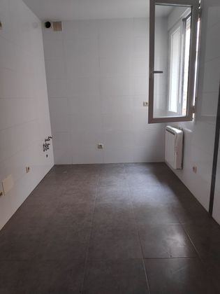 Foto 2 de Venta de piso en Ledesma de 2 habitaciones con calefacción y ascensor