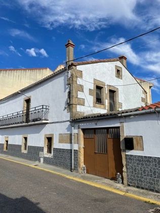 Foto 2 de Casa en venta en Villamayor de 4 habitaciones con garaje y balcón
