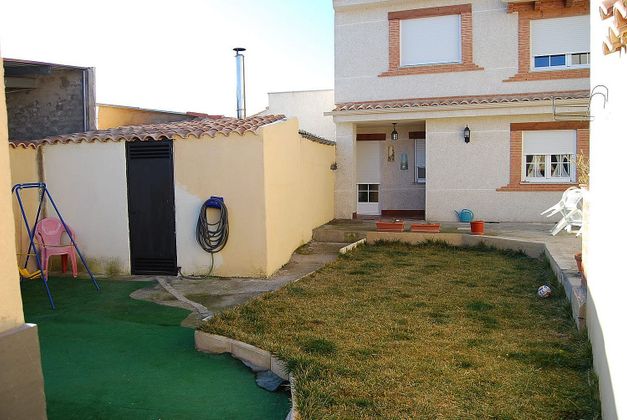 Foto 1 de Chalet en venta en Almenara de Tormes de 5 habitaciones con terraza y garaje