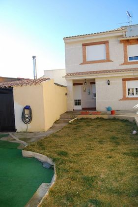 Foto 2 de Xalet en venda a Almenara de Tormes de 5 habitacions amb terrassa i garatge