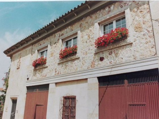 Foto 2 de Casa en venta en Villamayor de 4 habitaciones con terraza y garaje