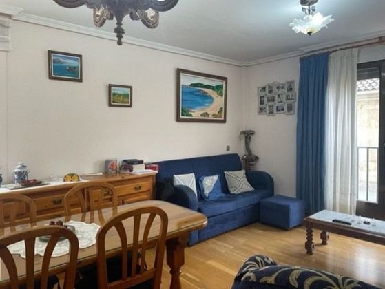 Foto 2 de Pis en venda a Villamayor de 2 habitacions amb terrassa i calefacció