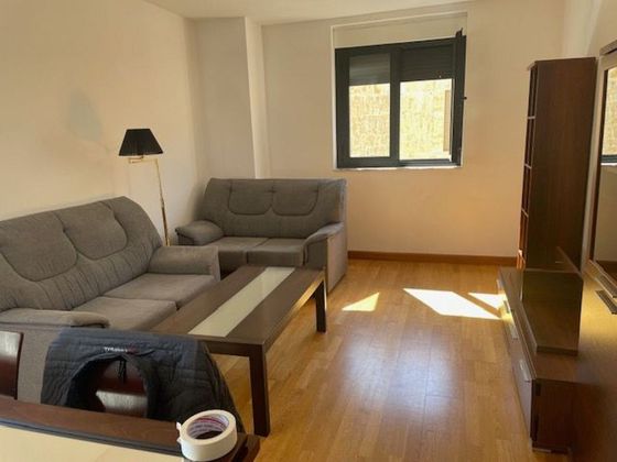 Foto 1 de Pis en lloguer a Villamayor de 2 habitacions amb garatge i mobles