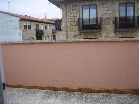 Foto 2 de Ático en venta en Villamayor de 2 habitaciones con terraza y calefacción