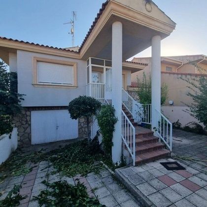Foto 2 de Casa en venda a Villamayor de 2 habitacions amb terrassa i piscina