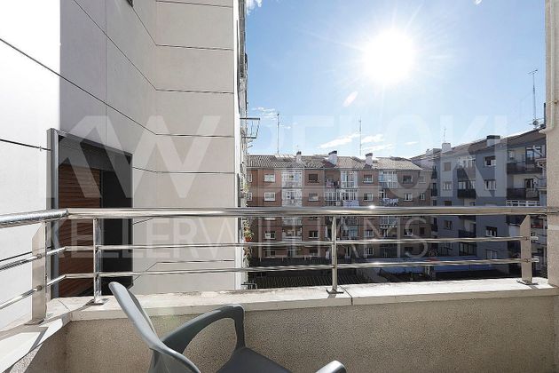 Foto 2 de Venta de piso en Centro - Mendibil - Santiago de 3 habitaciones con balcón y calefacción