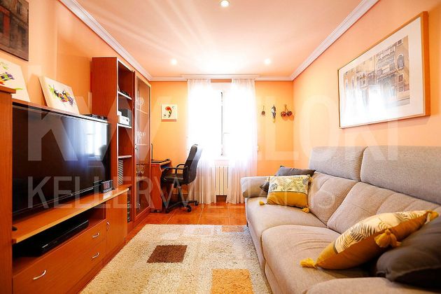 Foto 1 de Pis en venda a Centro - Mendibil - Santiago de 2 habitacions amb calefacció i ascensor
