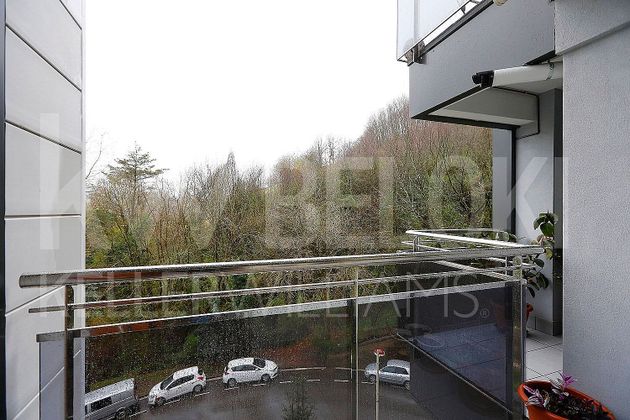 Foto 1 de Venta de piso en Hernani de 3 habitaciones con terraza y balcón