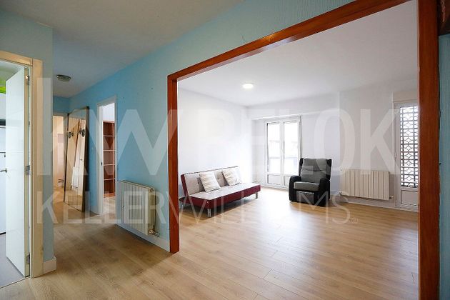 Foto 2 de Piso en venta en Lasarte-Oria de 2 habitaciones con terraza y calefacción