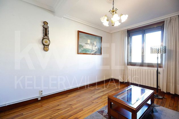 Foto 2 de Piso en venta en Pinar - Anaka - Belaskoenea de 3 habitaciones con balcón y calefacción