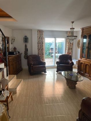 Foto 2 de Casa adossada en venda a calle Salvador Allende de 3 habitacions amb garatge i jardí