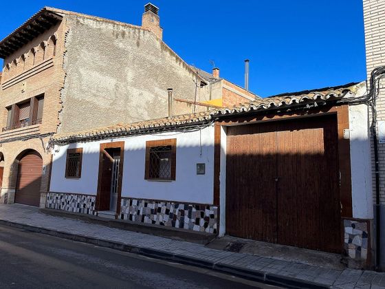 Foto 1 de Casa adossada en venda a calle Almozara de 4 habitacions amb garatge