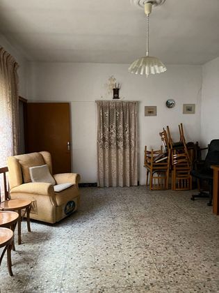 Foto 2 de Casa adossada en venda a calle Almozara de 4 habitacions amb garatge