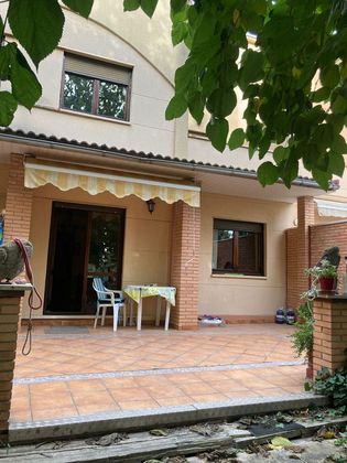 Foto 1 de Casa adossada en venda a urbanización Torreblanca de 4 habitacions amb terrassa i piscina