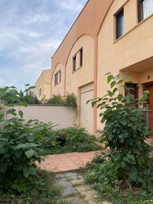 Foto 2 de Casa adossada en venda a urbanización Torreblanca de 4 habitacions amb terrassa i piscina