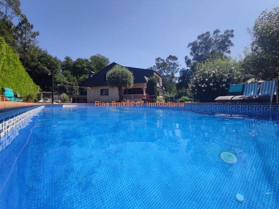 Foto 1 de Chalet en venta en Ponteareas de 5 habitaciones con terraza y piscina