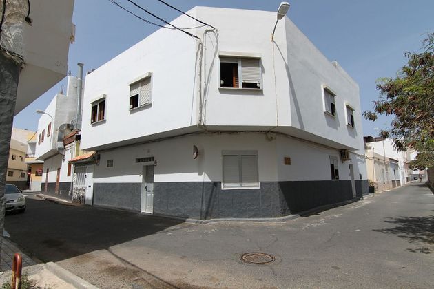 Foto 1 de Casa adossada en venda a calle Pelayo de 6 habitacions amb terrassa
