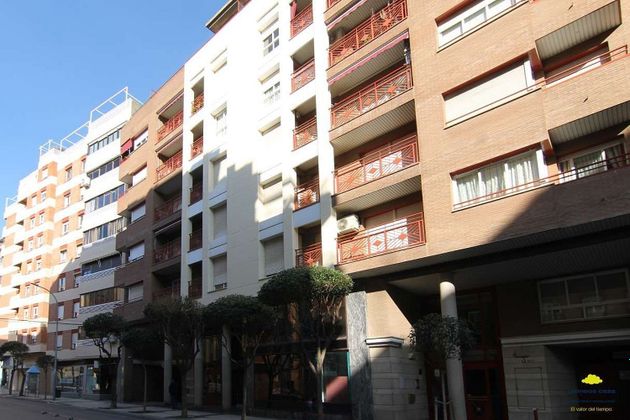 Foto 2 de Pis en venda a calle Tarbes de 4 habitacions amb terrassa i garatge