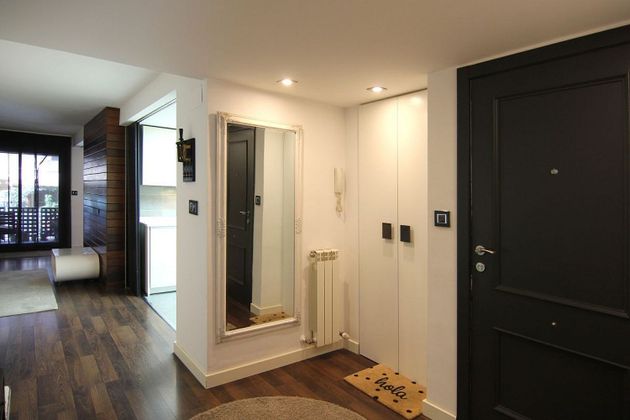Foto 2 de Alquiler de piso en calle Roldán de 2 habitaciones con garaje y muebles