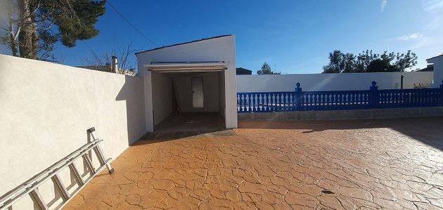 Foto 2 de Venta de chalet en Godelleta de 3 habitaciones con terraza y piscina