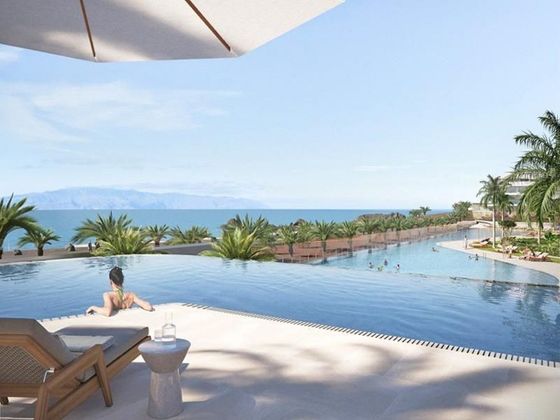 Foto 1 de Piso en venta en Playa de San Juan de 2 habitaciones con terraza y piscina