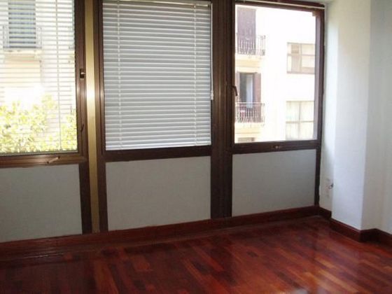 Foto 2 de Oficina en alquiler en Centro - San Sebastián-Donostia con aire acondicionado