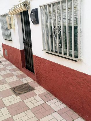 Foto 2 de Venta de casa en La Línea de la Concepción ciudad de 1 habitación con terraza