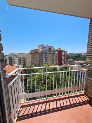 Foto 2 de Alquiler de piso en plaza Jesús de 3 habitaciones con terraza y calefacción