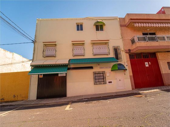 Foto 1 de Xalet en venda a El Sobradillo - El Llano del Moro de 5 habitacions amb terrassa i garatge