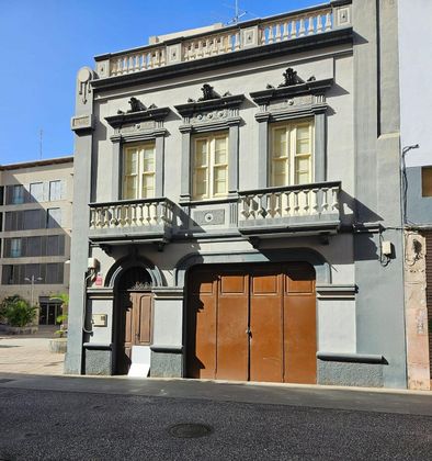 Foto 1 de Casa en venda a Duggi - Rambla - Los Hoteles de 5 habitacions amb garatge