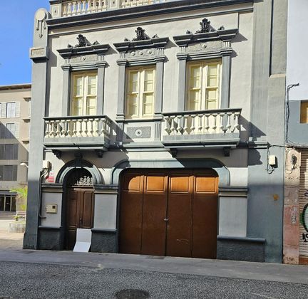 Foto 2 de Casa en venda a Duggi - Rambla - Los Hoteles de 5 habitacions amb garatge