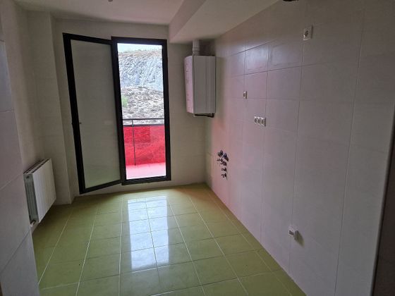 Foto 2 de Pis en venda a avenida Yebra de Basa de 3 habitacions amb terrassa i garatge