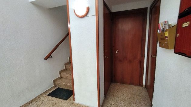 Foto 2 de Piso en alquiler en calle San Juan de la Peña de 3 habitaciones con muebles y balcón