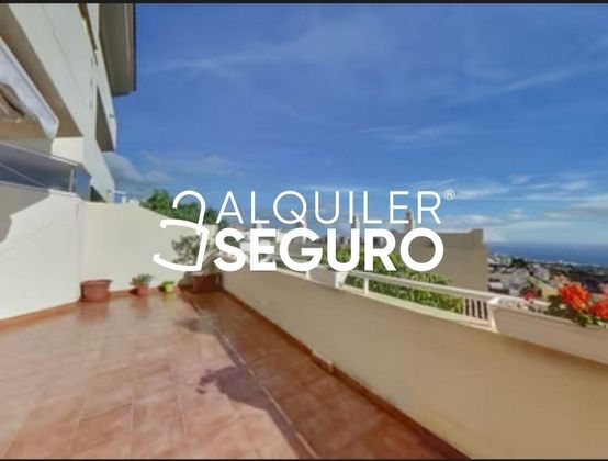 Foto 1 de Alquiler de piso en Calahonda de 2 habitaciones con terraza y piscina